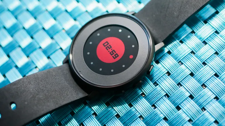 Pebble Time Round - أفضل الساعات الذكية بتقنية الورق الإلكتروني في 2023