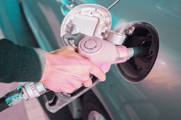 السرقة الرقمية تضرب محطات الوقود: هاكر يستولي على 800 جالون من البنزين في ديترويت الأميركية